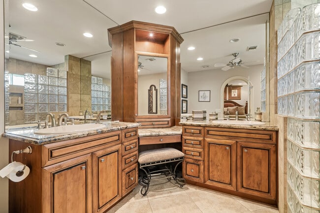 Building Photo - 99 Conejo Cir