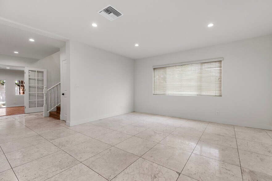 Building Photo - 15419 Valerio St