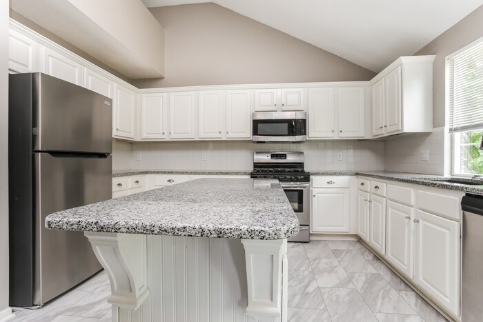 Building Photo - 2512 SE Kimbrough Ct