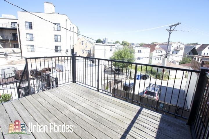 Building Photo - 3023 N Oakley Ave