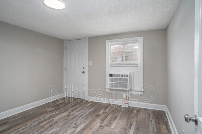 Building Photo - 814 Sunset Ave