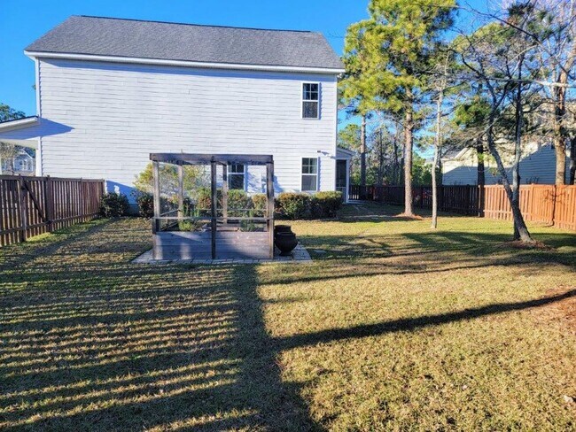 Building Photo - 5 Bedroom 3 Bath home in Mimosa Bay