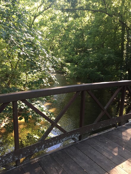 Building Photo - 1221 Eagles Ridge Dr