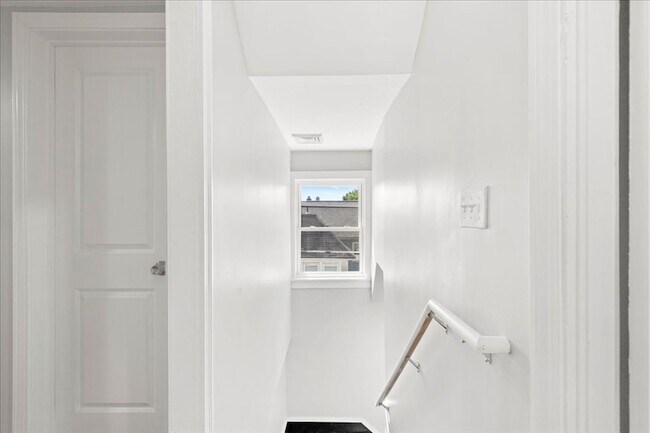 Building Photo - 480 White St