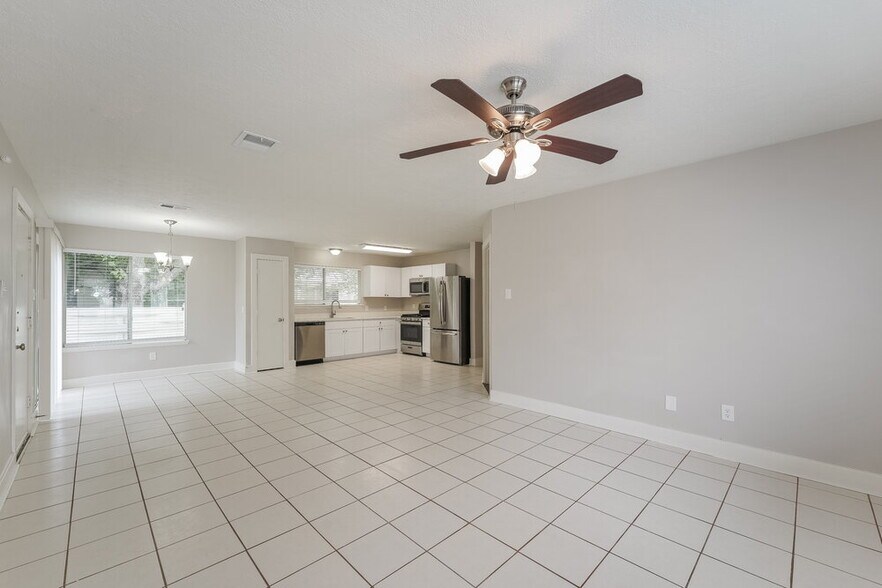Building Photo - 15819 E Park Ct