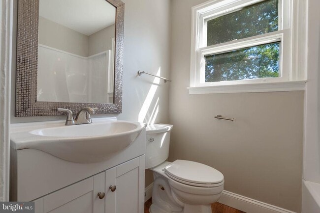 Building Photo - 360 Hollowbrook Dr