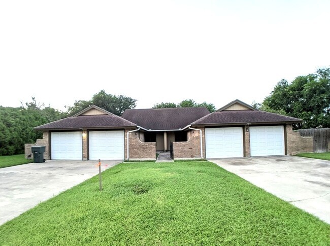 Building Photo - 5810-5812 Masters Blvd