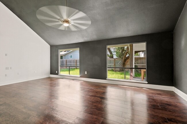 Building Photo - 8414 Zodiac Dr