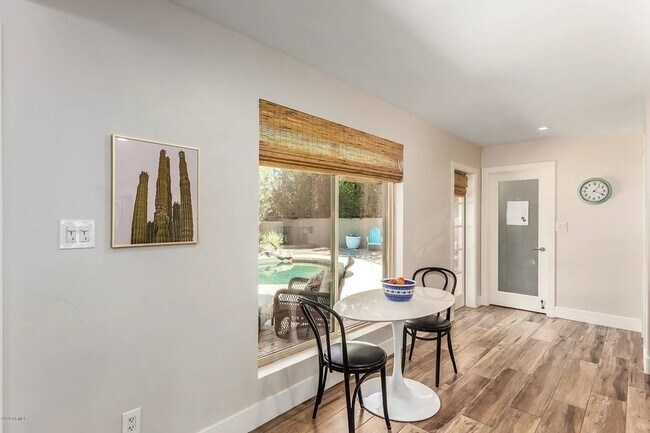 Building Photo - 8070 E Vía Bonita