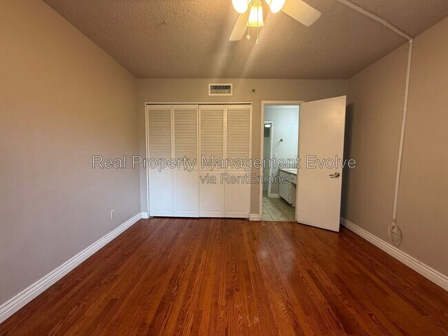 Building Photo - 4554 E Paradise Village Pkwy N