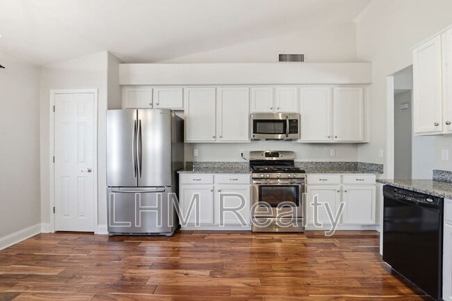 Building Photo - 1146 S Larkspur St