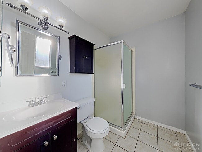 Building Photo - 673 James Ln