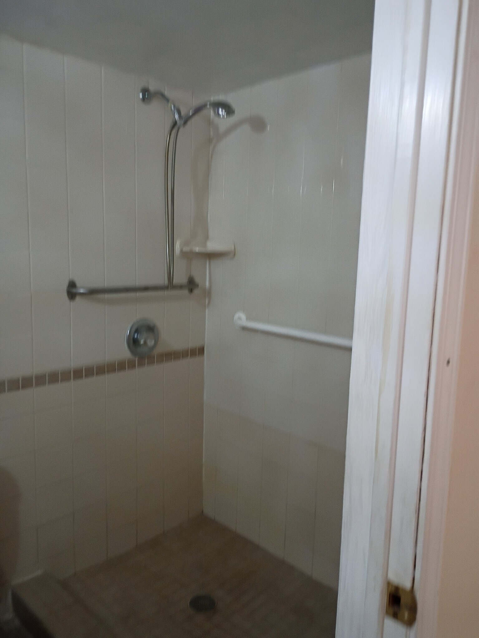 Master Bath - 518 Westshire Dr