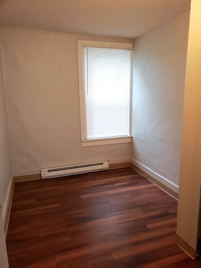 Building Photo - 823 High St