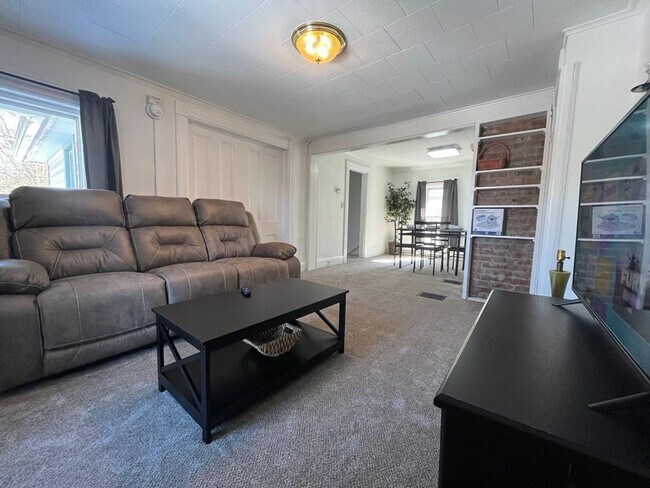 Building Photo - 208 Hudson St