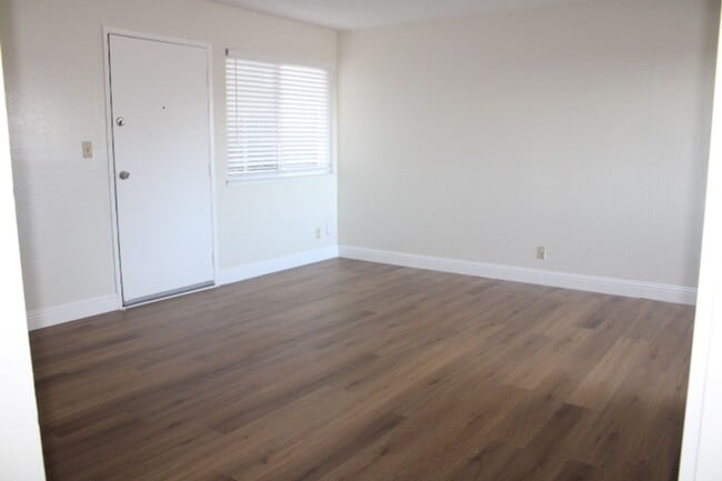 Building Photo - 5234 Sacramento Ave