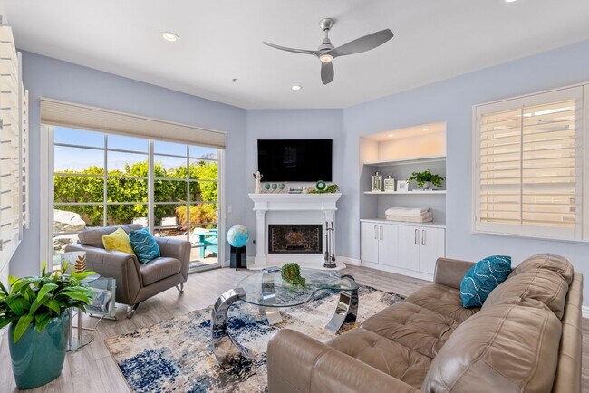 Building Photo - 546 N Indian Canyon Dr