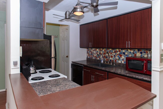 Building Photo - 280 Bridgewater Rd