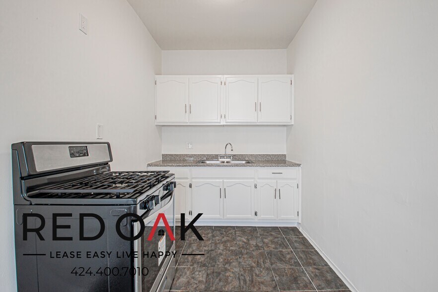 Building Photo - 400 N Coronado St