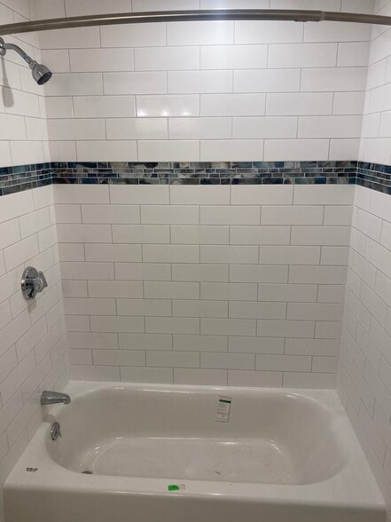 Building Photo - 520 Main St