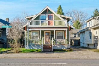 Building Photo - Charming, vintage 2-bdrm/1-bath upper in Richmond neighborhood. W/D, storage, off-street parking