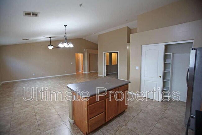 Building Photo - 15616 N 164th Ln