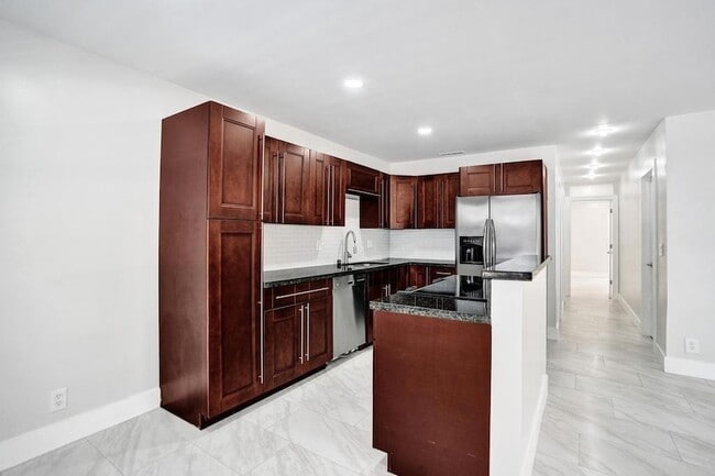 Building Photo - 800 SW 12th Ct