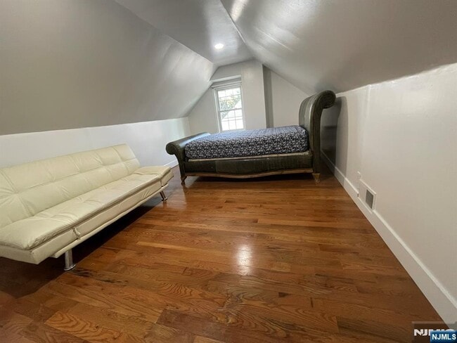 Building Photo - 11 Raymond Pl