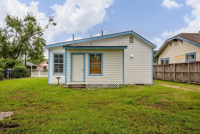Building Photo - 409 Quitman St