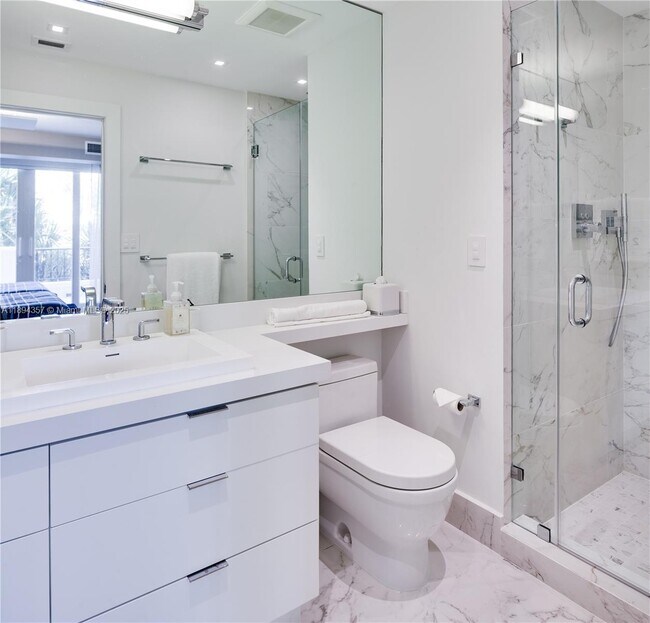 Building Photo - 19222 Fisher Island Dr