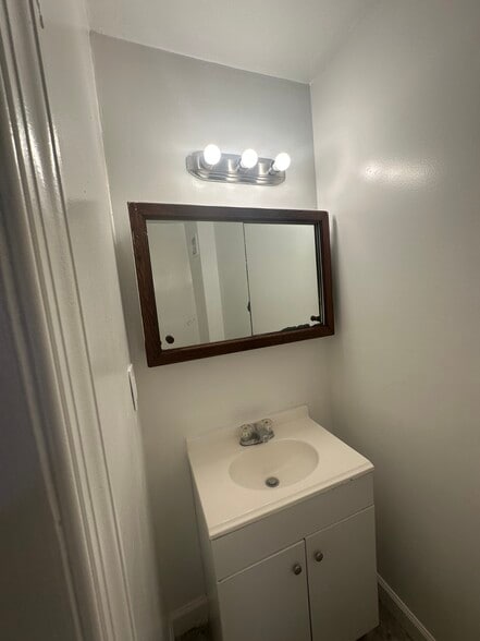 Building Photo - 636 Ridge Ave