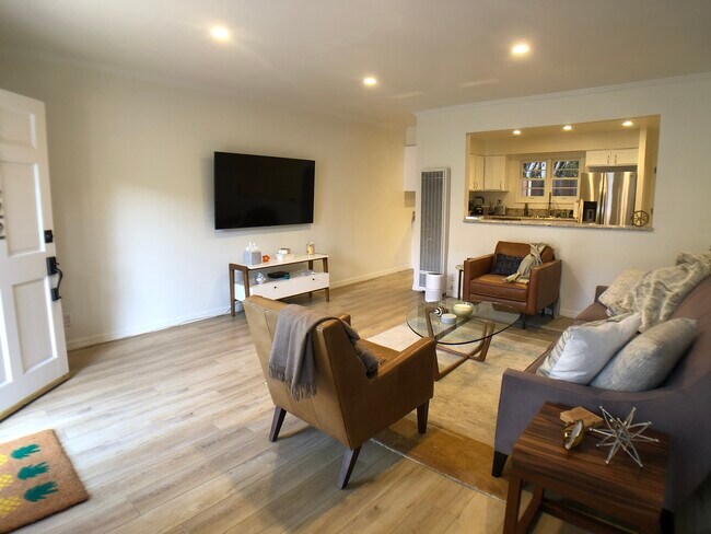 Building Photo - 422 Pacific St