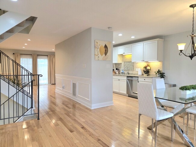 Building Photo - 5407 Leeway Ct