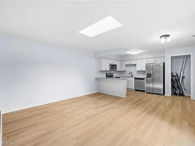 Building Photo - 1647 Ocean Bay Dr