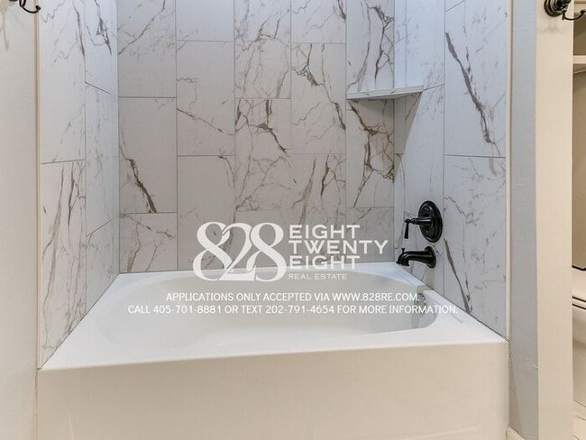 Building Photo - ABSOLUTELY STUNNING 4 BD/3 BATH HOME IN WI...