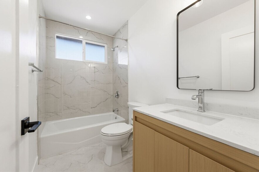 Building Photo - 2817 Sycamore Ave