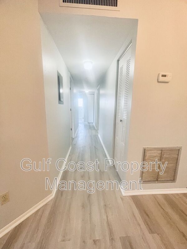 Building Photo - 6492 Royal Woods Dr