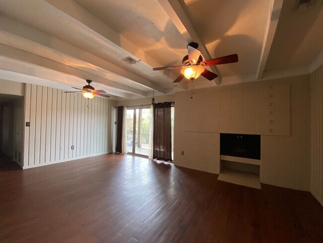 Building Photo - 1008 S College Rd