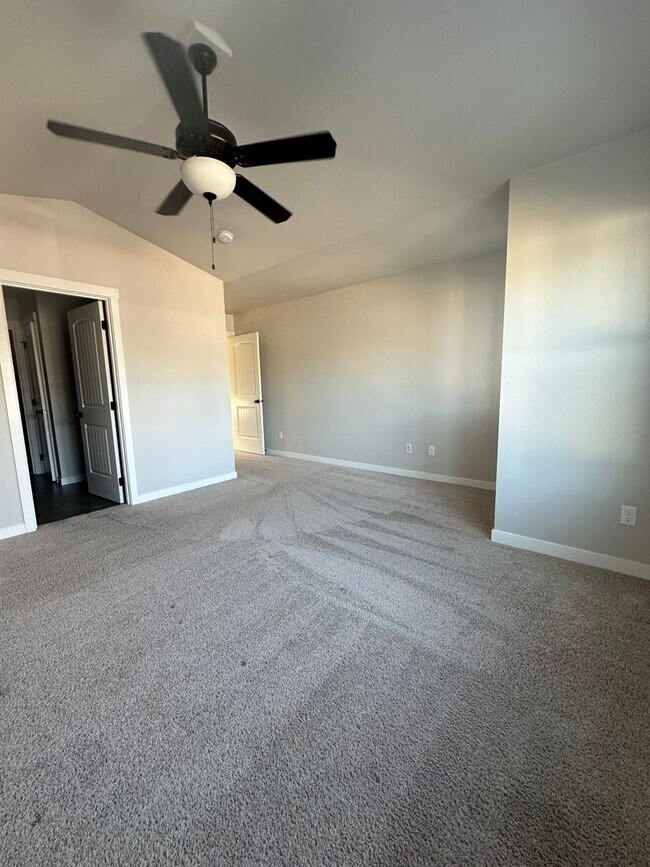 Building Photo - 3 Bedroom 2.5 Bath Newberg OR