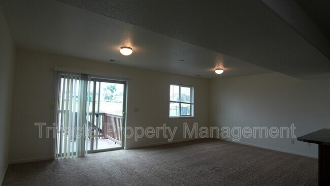 Building Photo - 6600 Painted Rock Trl