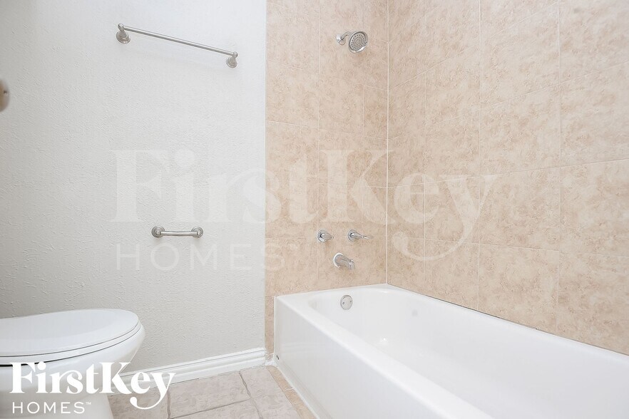 Building Photo - 1626 Glenhill Ln