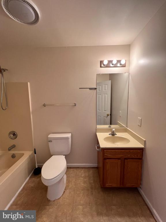 Building Photo - 222 Pony Cir
