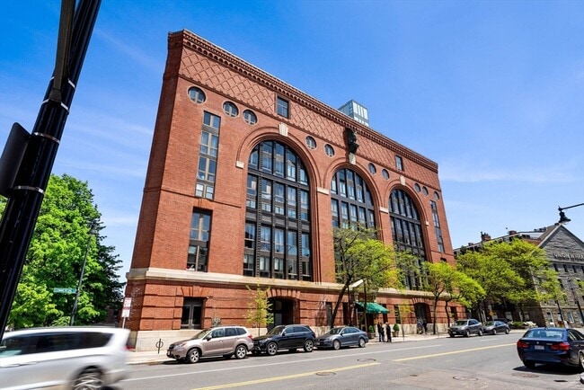 Building Photo - 357 Commercial St