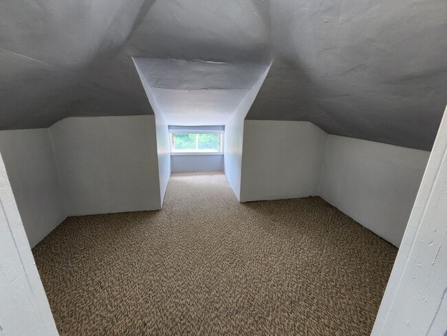 Building Photo - A Terrific Home For Your Family in Paramus