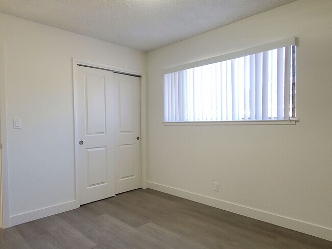 Building Photo - Deborah