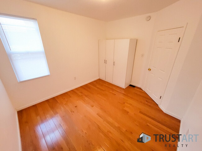 Building Photo - 3 bedroom house in Tacony