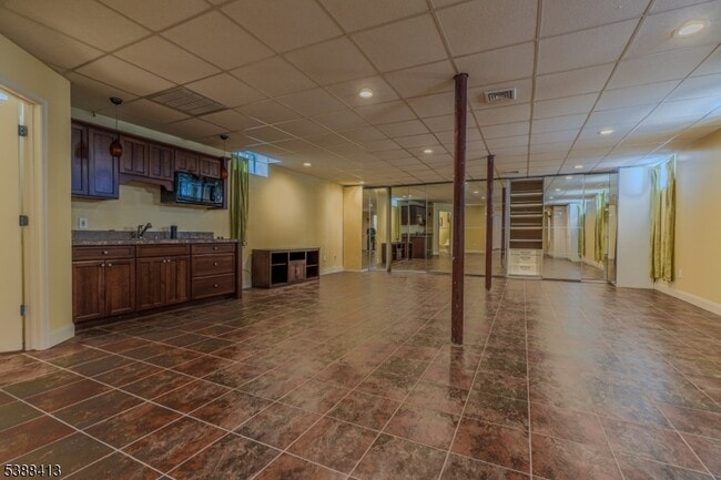 Building Photo - 567 Mountain Ave