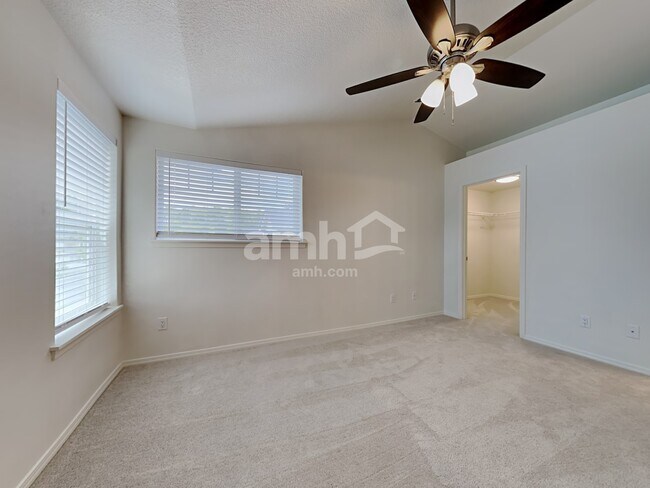 Building Photo - 1410 SE 7th Way