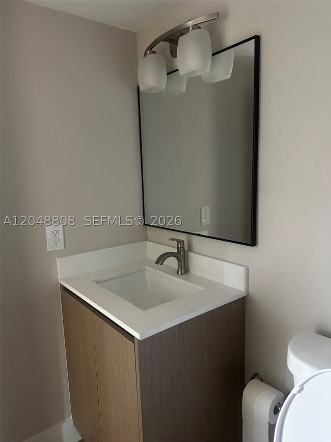 Building Photo - 2540 W 67th Pl