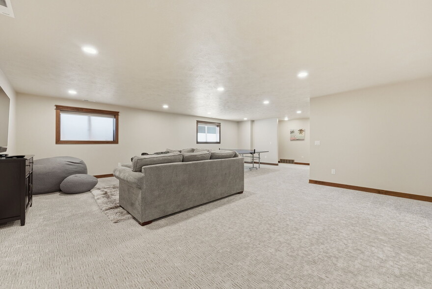 Building Photo - 2701 W Oak Hill Dr